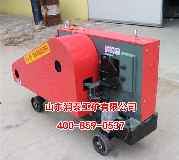 前轮转向，机动灵活，维修方便