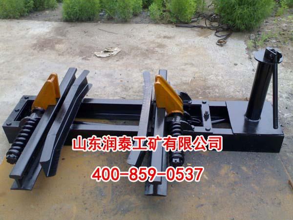 手动阻车器按线路设置可分为前后阻车器两种，使用方便
